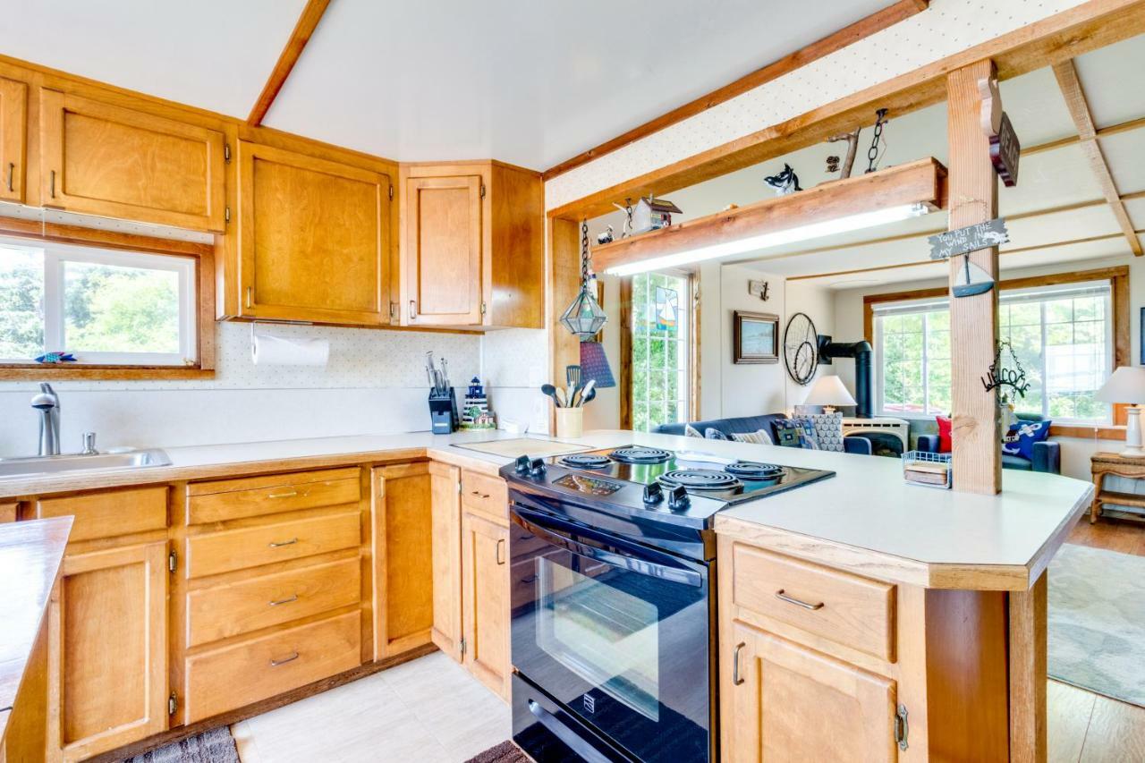 Happy Camp Beachfront Cabin Netarts Екстериор снимка